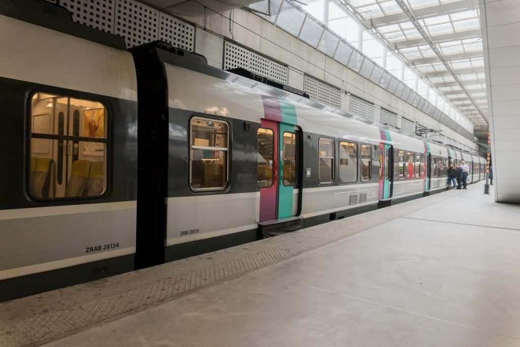 CDG airport RER B train