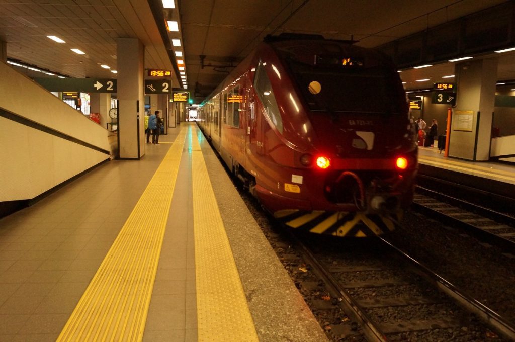 Milan airport Malpensa Express train