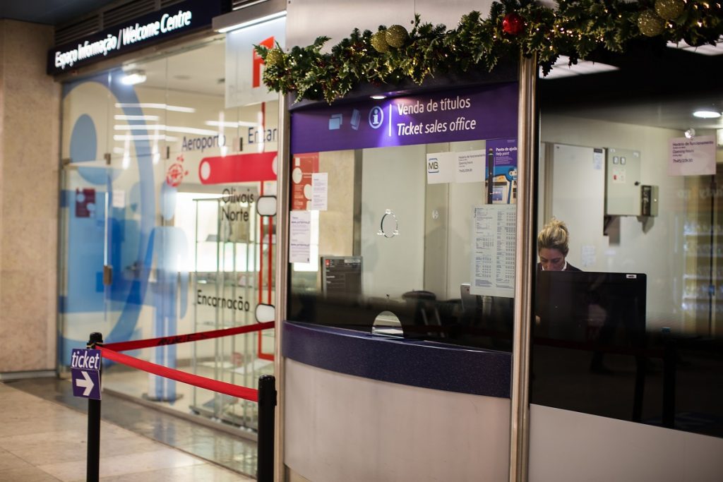 Lisbon airport Metro ticket counter