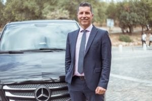 car-welcome-driver