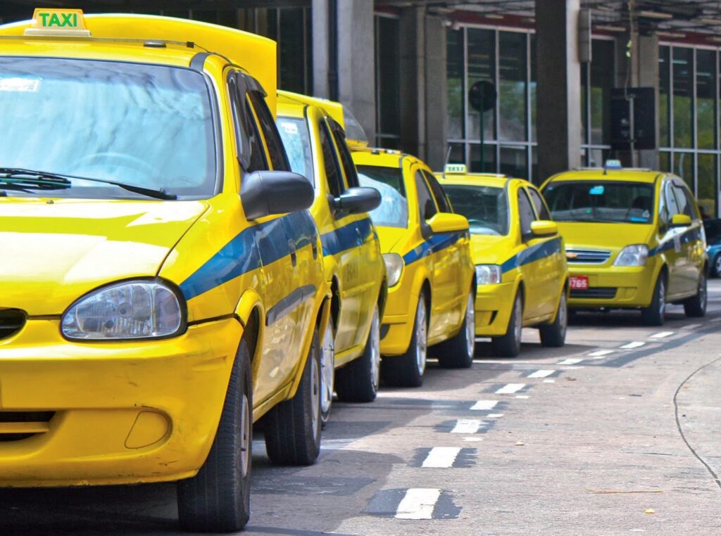 Take a taxi from Rio De Janeiro airport to city center