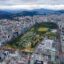 Aerial view of Quito city centre with buildings surrounding Carolina park.