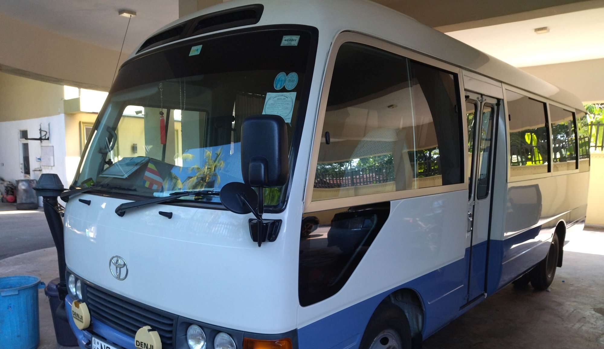 Colombo Airport Taxi (Minibus)