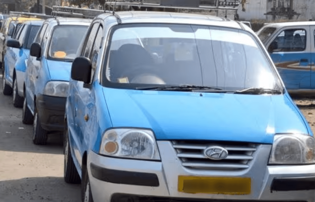 Pune Taxi Blue Pune taxi services lined up in a street.