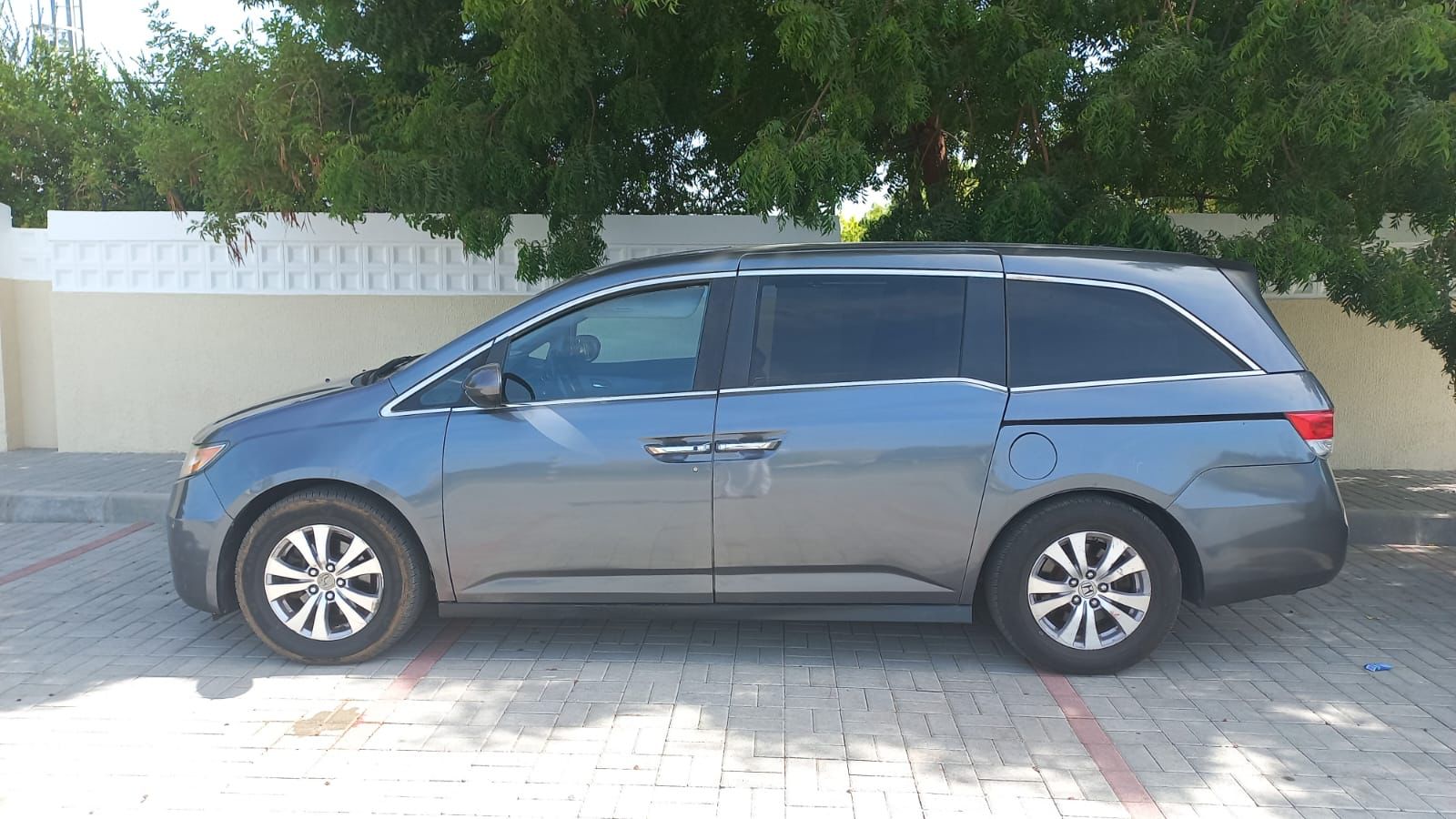 Muscat Airport Taxi (Minivan) by welcome pickups