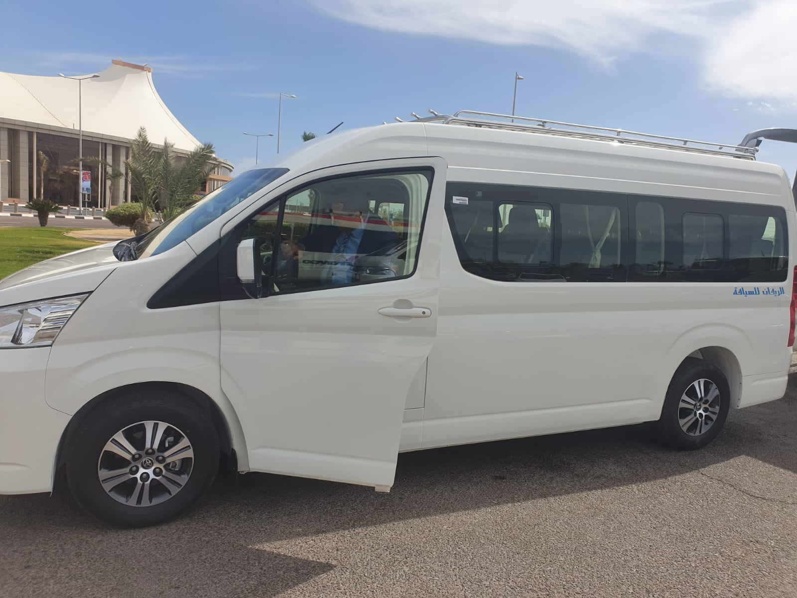 minivan luxor airport taxi