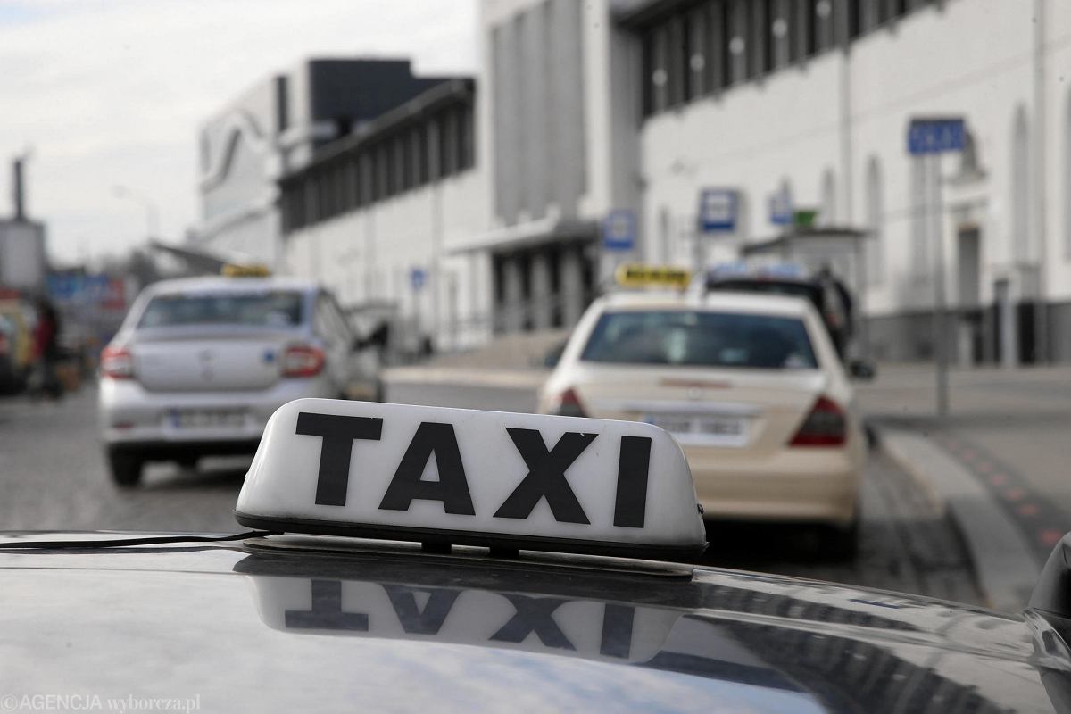 Szczecin taxi A close-up of a white taxi sign on the roof of a Szczecin taxi
