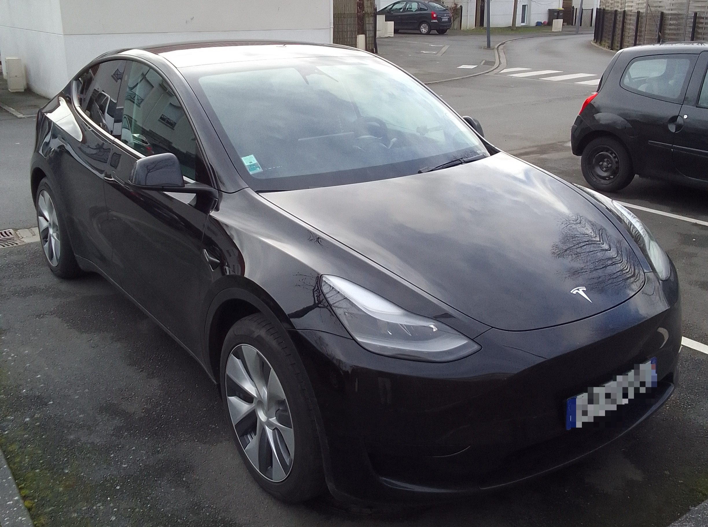 Lille Airport Taxi (Sedan) A black tesla located in Lille France, being used as a transfer method around the airport.
