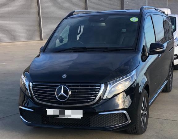 London Airport Taxi (Minivan) by Welcome Pickups