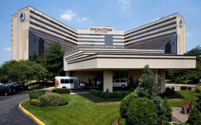 DoubleTree by Hilton Hotel Newark Airport