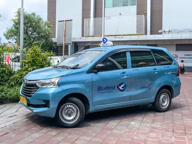 A blue Bluebird Taksi in Bali