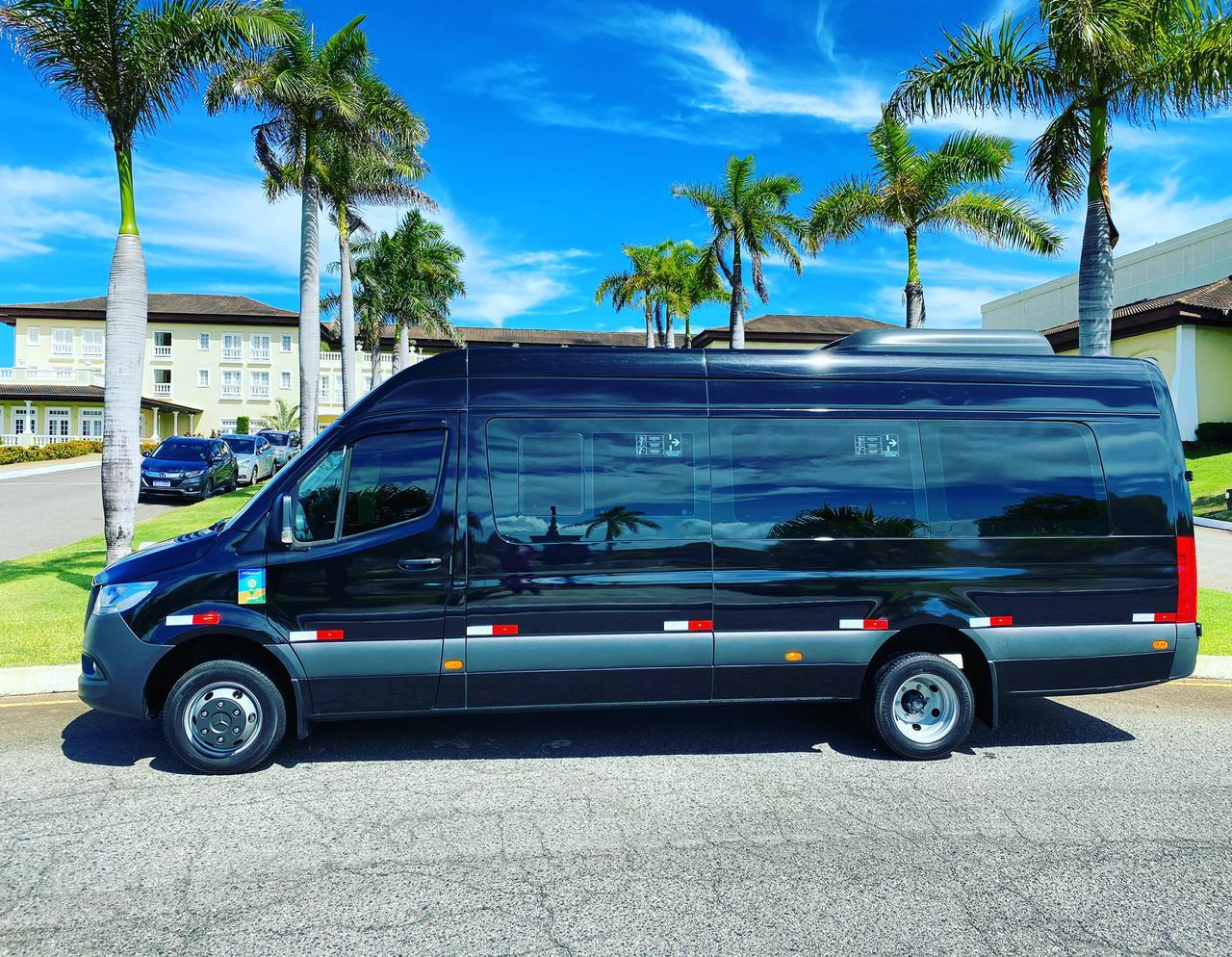 salvador minivan