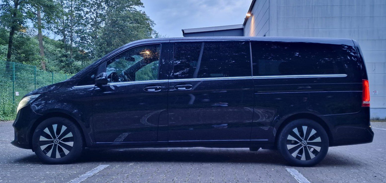 Dusseldorf minivan