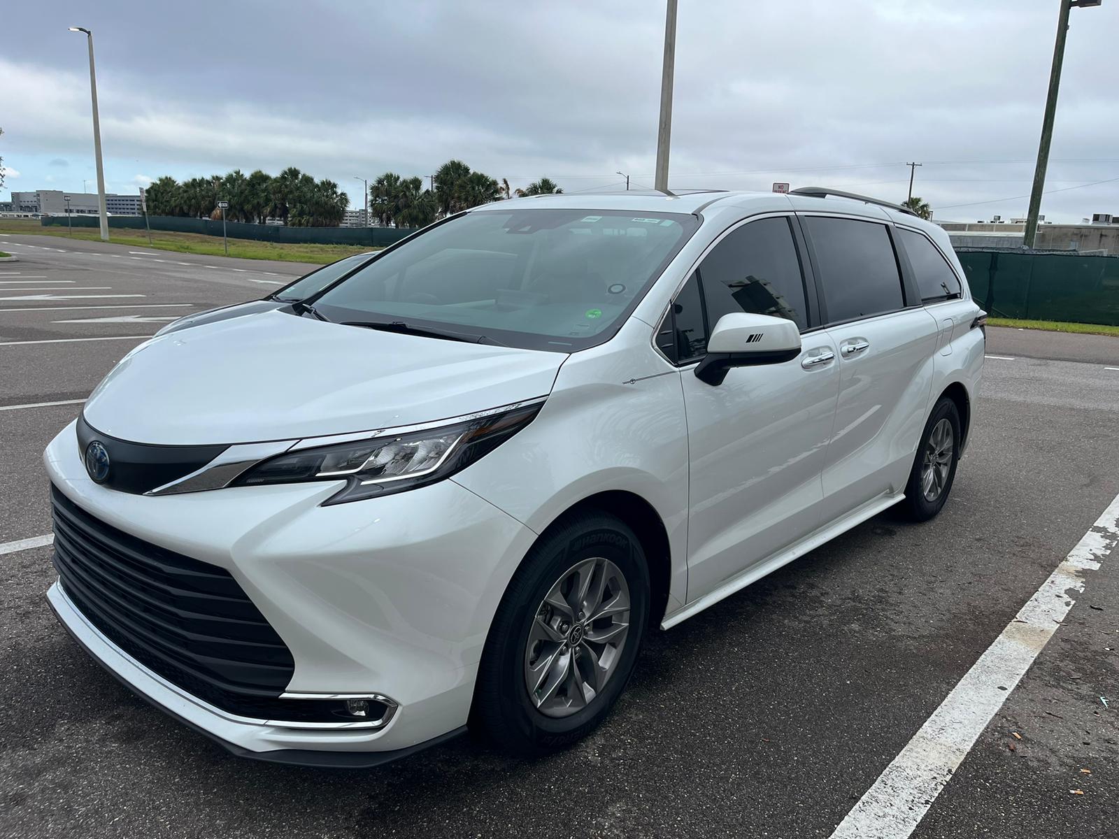 Orlando Minivan A large white vehicle